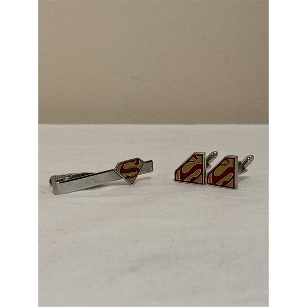Superman Shield Tie Clip and Cufflinks Set Stainless Steel Silvertone Red Yellow